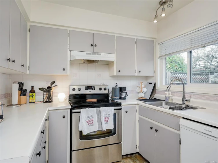 1660 Elm Street, Saanich, BC, V8P 2G4 - 9