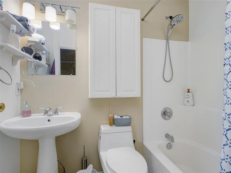 1660 Elm Street, Saanich, BC, V8P 2G4 - 17