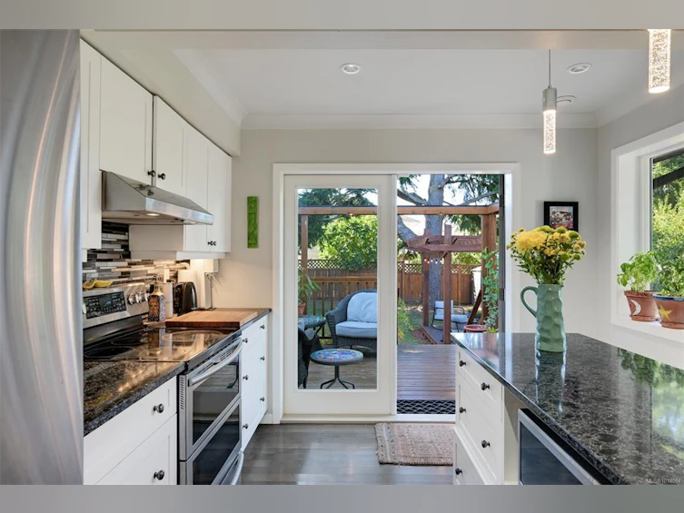 815 Leslie Drive, Saanich, BC, V8X 2Y3 - 20