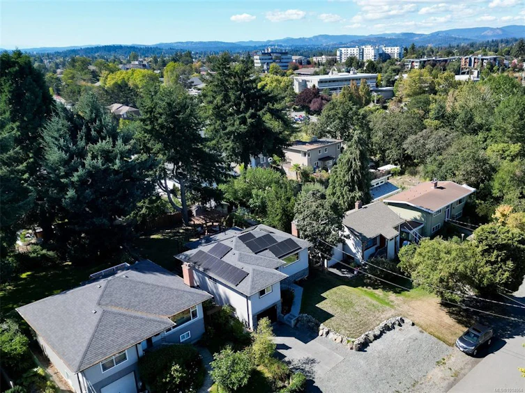 815 Leslie Drive, Saanich, BC, V8X 2Y3 - 62