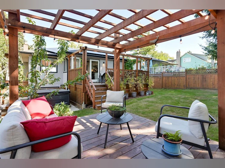 815 Leslie Drive, Saanich, BC, V8X 2Y3 - 51