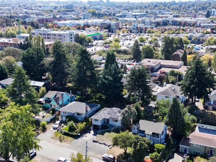 815 Leslie Drive, Saanich, BC, V8X 2Y3 - 64