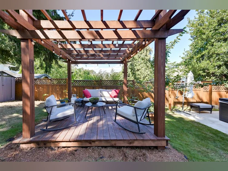 815 Leslie Drive, Saanich, BC, V8X 2Y3 - 49