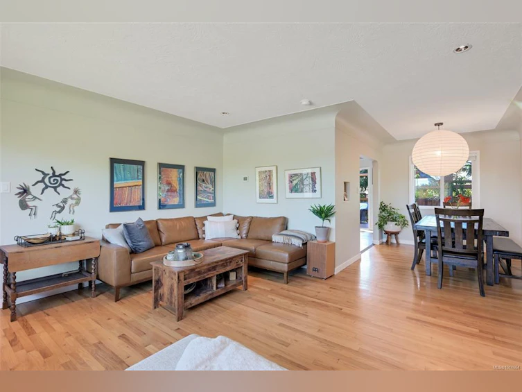 815 Leslie Drive, Saanich, BC, V8X 2Y3 - 11