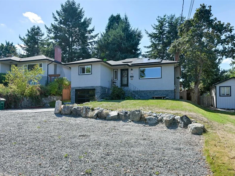 815 Leslie Drive, Saanich BC V8X 2Y3