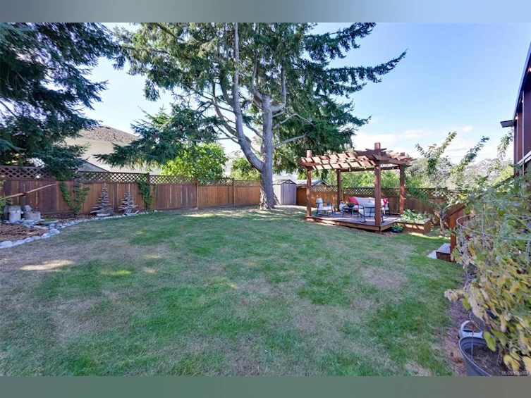 815 Leslie Drive, Saanich, BC, V8X 2Y3 - 58