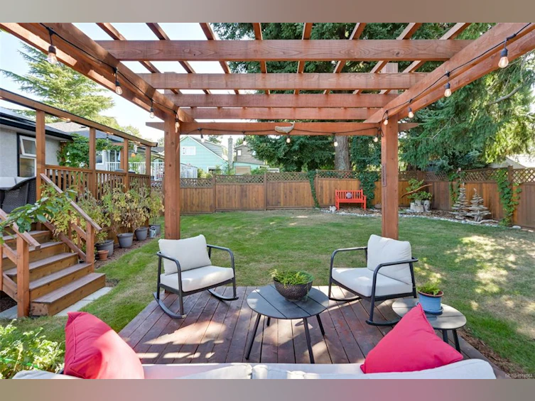 815 Leslie Drive, Saanich, BC, V8X 2Y3 - 50
