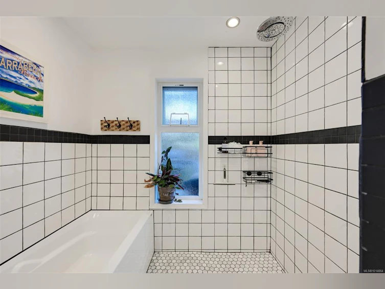 815 Leslie Drive, Saanich, BC, V8X 2Y3 - 34
