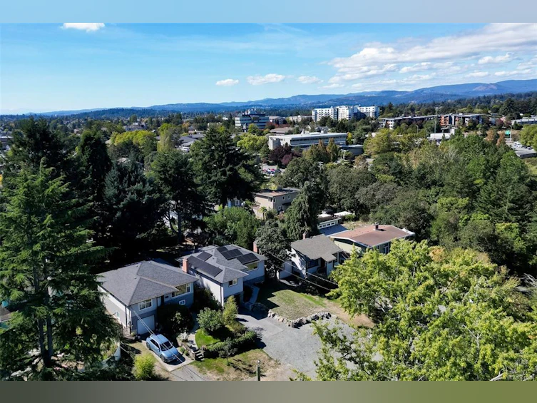 815 Leslie Drive, Saanich, BC, V8X 2Y3 - 63