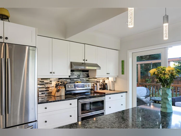 815 Leslie Drive, Saanich, BC, V8X 2Y3 - 19