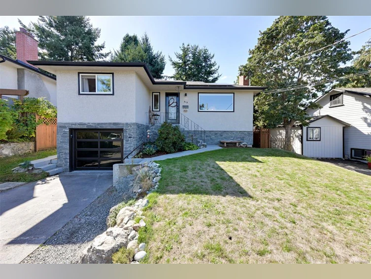 815 Leslie Drive, Saanich, BC, V8X 2Y3 - 6