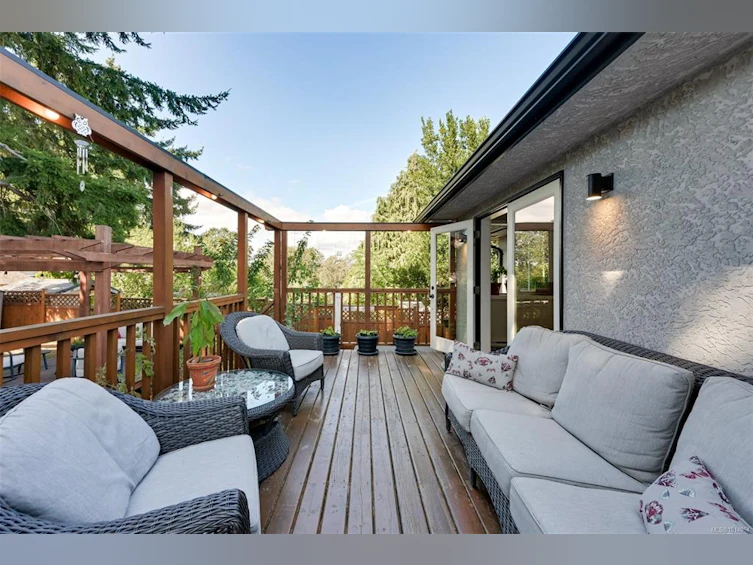 815 Leslie Drive, Saanich, BC, V8X 2Y3 - 23