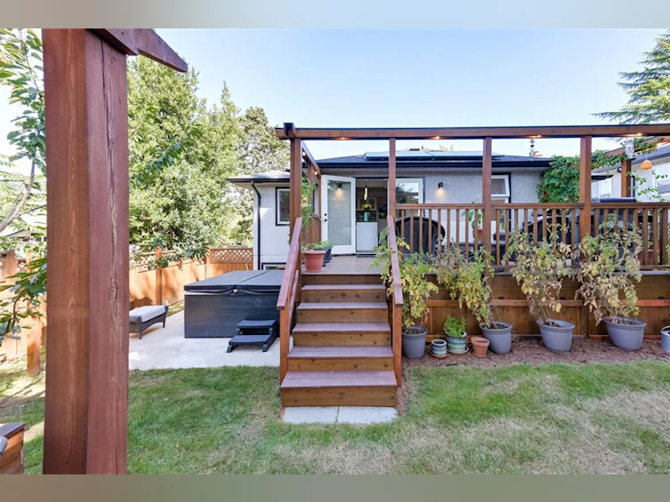 815 Leslie Drive, Saanich, BC, V8X 2Y3 - 47