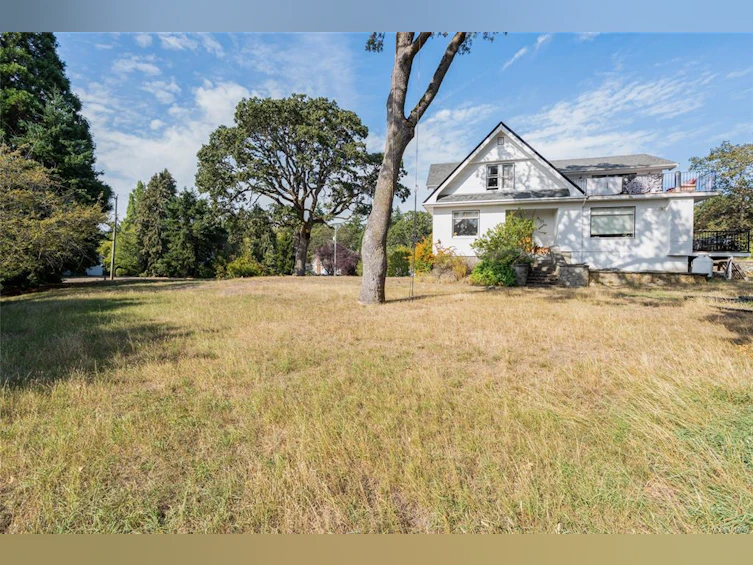 3353 Salsbury Way, Saanich, BC, V8P 3K4 - 10