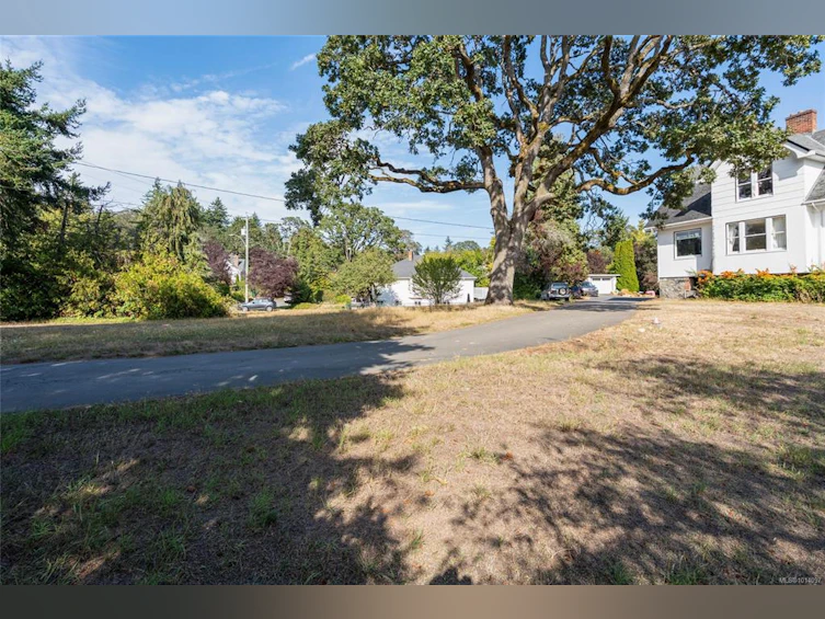 3353 Salsbury Way, Saanich, BC, V8P 3K4 - 15
