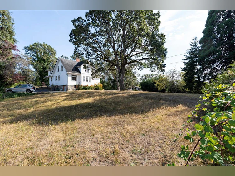 3353 Salsbury Way, Saanich, BC, V8P 3K4 - 11