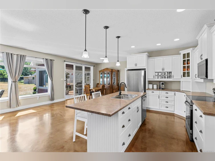 850 Burbank Road, Hilliers, BC, V9K 1Y5 - 3