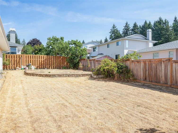 4745 Falaise Drive, Saanich, BC, V8Y 3E8 - 22
