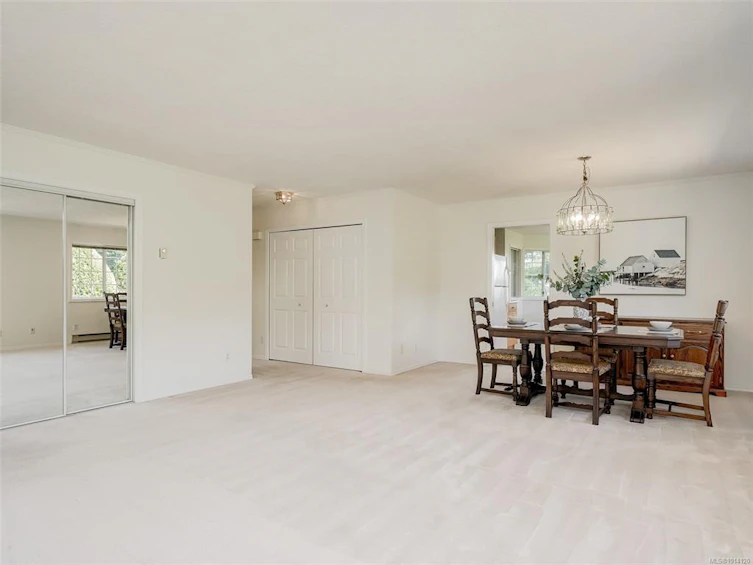 4745 Falaise Drive, Saanich, BC, V8Y 3E8 - 5