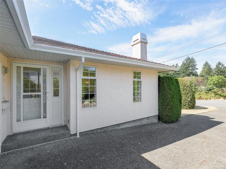 4745 Falaise Drive, Saanich, BC, V8Y 3E8 - 2