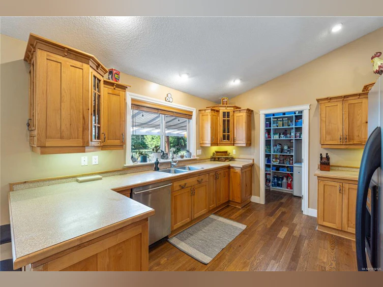 1780 Ashling Road, Qualicum Beach, BC, V9K 2V1 - 2