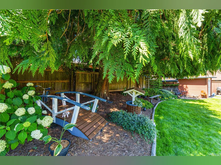 694 Wedgewood Crescent, Parksville, BC, V9P 1B6 - 33