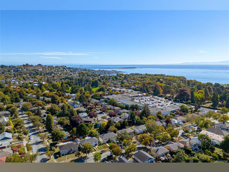 1535 Earle Place, Victoria, BC, V8S 1N3 - 4