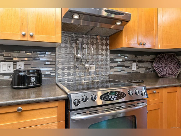 1535 Earle Place, Victoria, BC, V8S 1N3 - 23