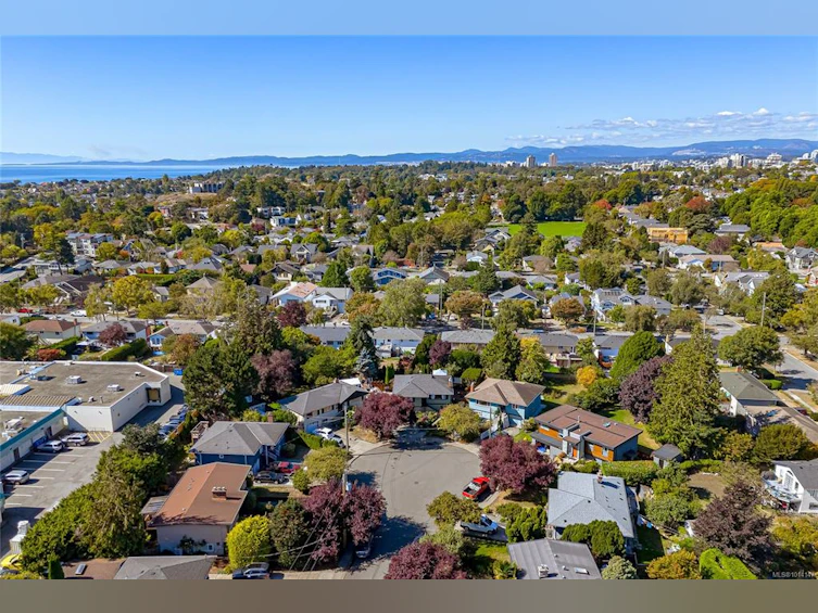 1535 Earle Place, Victoria, BC, V8S 1N3 - 2
