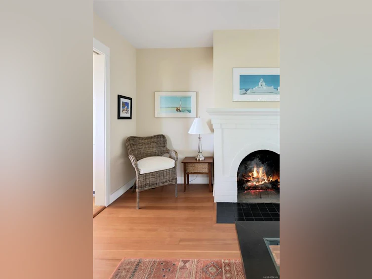 8645 East Saanich Road, North Saanich, BC, V8L 1G9 - 3