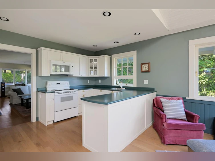 8645 East Saanich Road, North Saanich, BC, V8L 1G9 - 7