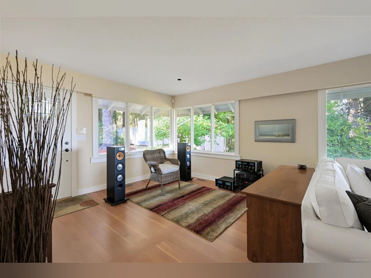 8645 East Saanich Road, North Saanich, BC, V8L 1G9 - 4