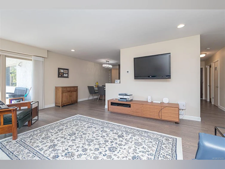 110-1680 Poplar Avenue, Saanich, BC, V8P 4K7 - 11