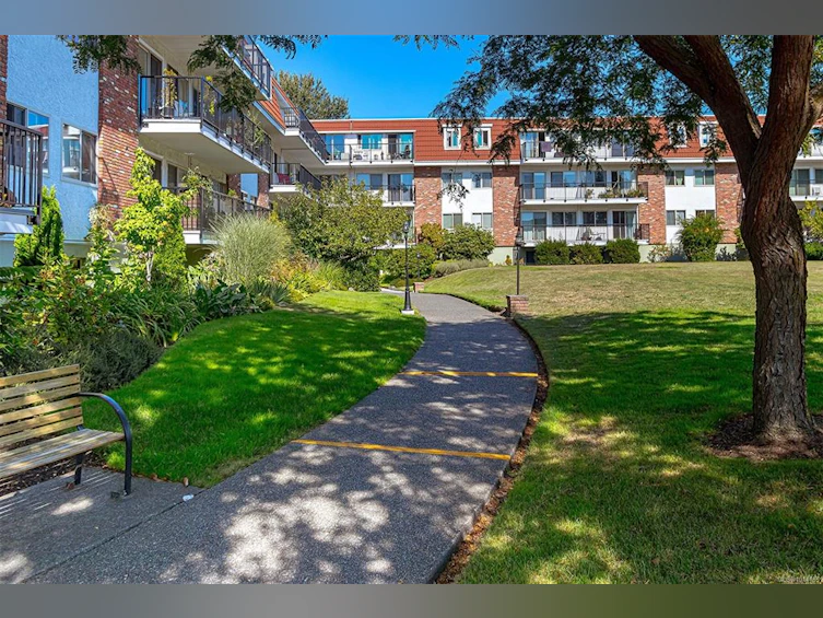 110-1680 Poplar Avenue, Saanich, BC, V8P 4K7