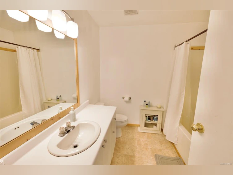 10-595 Gibson Street, Tofino, BC, V0R 2Z0 - 12