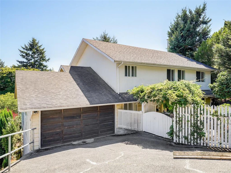 5255 Hanover Place, Saanich BC V8Y 2C7