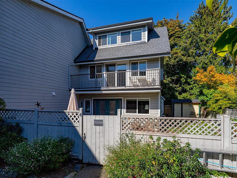 4 - 126 Ontario Street, Victoria BC V8V 1M9
