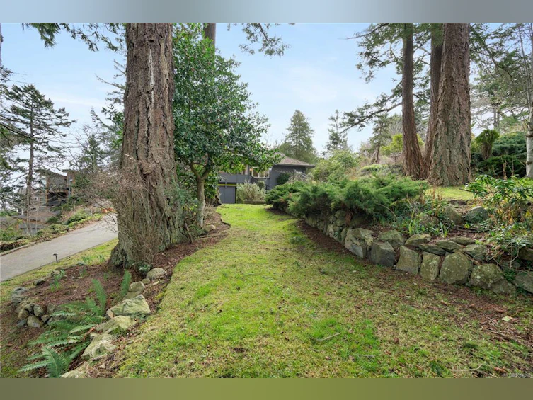 52 Sylvan Lane, Oak Bay, BC, V8S 2K8 - 54
