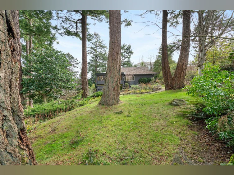 52 Sylvan Lane, Oak Bay, BC, V8S 2K8 - 56