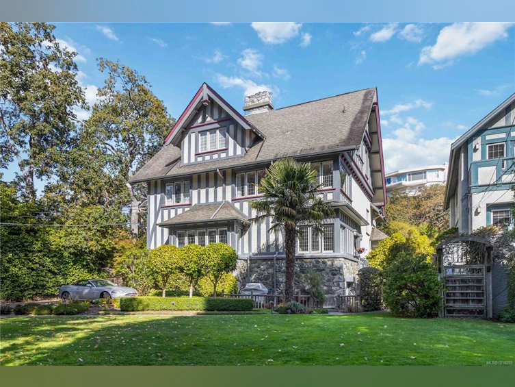 F-349 Foul Bay Road, Victoria, BC, V8S 4G6