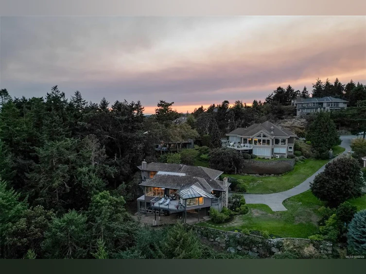 2807 Arbutus Road, Saanich, BC, V8N 5X6 - 75