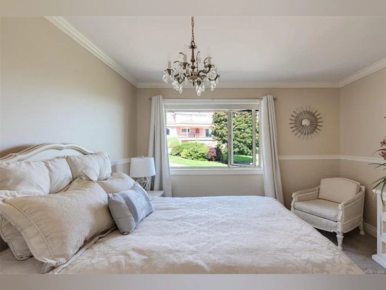 2807 Arbutus Road, Saanich, BC, V8N 5X6 - 53