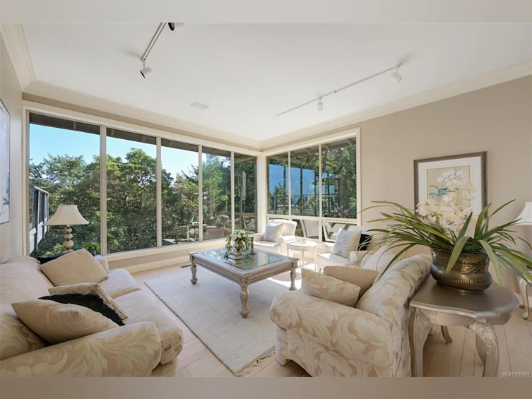 2807 Arbutus Road, Saanich, BC, V8N 5X6 - 10