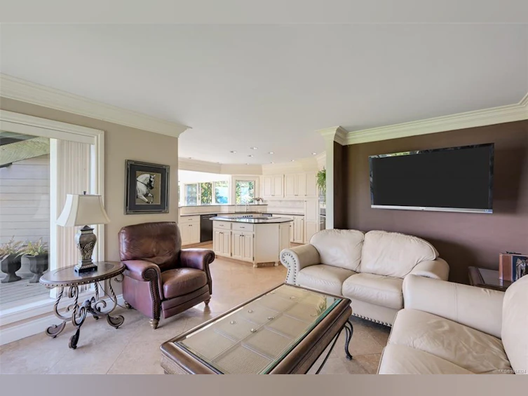 2807 Arbutus Road, Saanich, BC, V8N 5X6 - 27