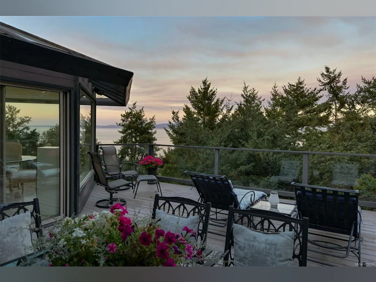 2807 Arbutus Road, Saanich, BC, V8N 5X6 - 24