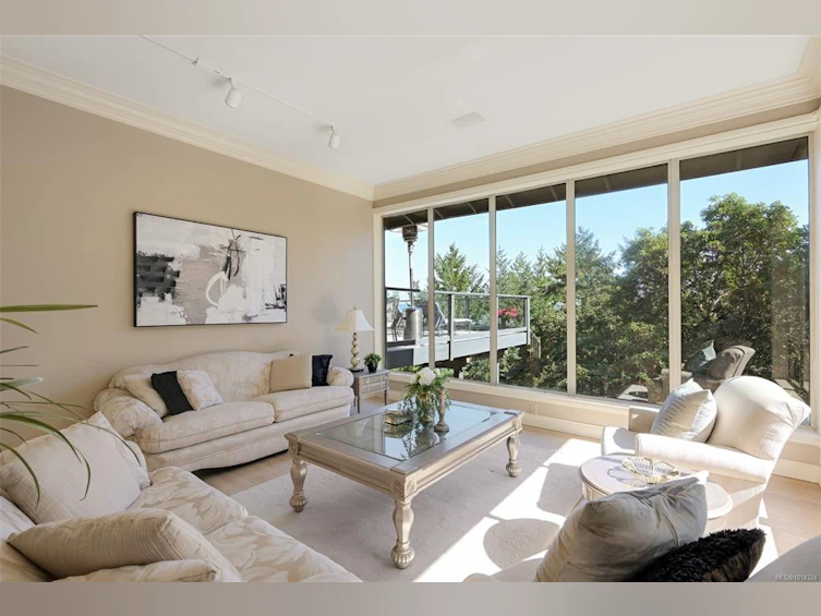 2807 Arbutus Road, Saanich, BC, V8N 5X6 - 6