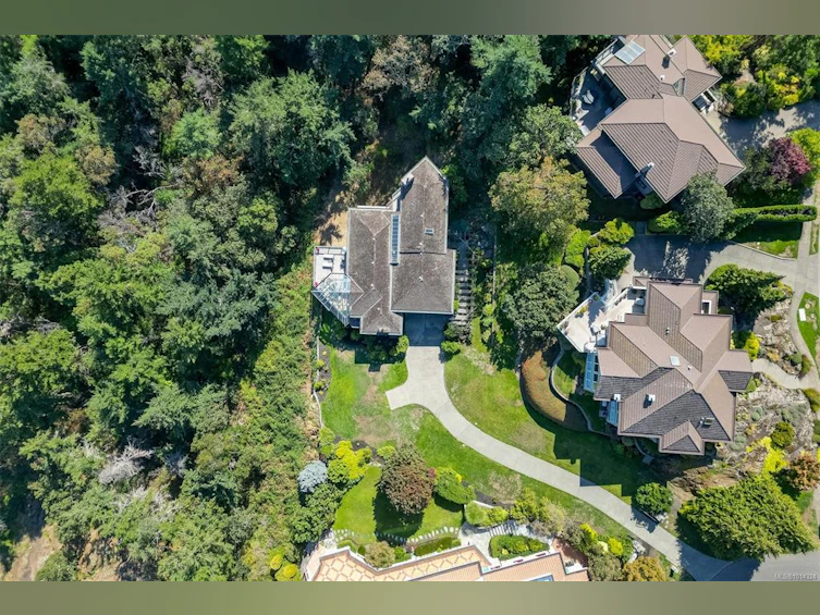 2807 Arbutus Road, Saanich, BC, V8N 5X6 - 81