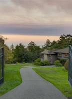 2807 Arbutus Road