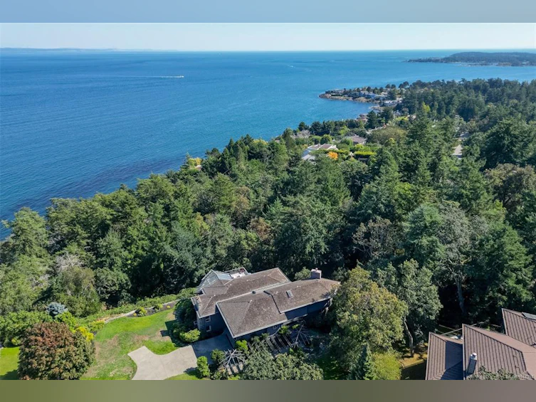 2807 Arbutus Road, Saanich, BC, V8N 5X6 - 85