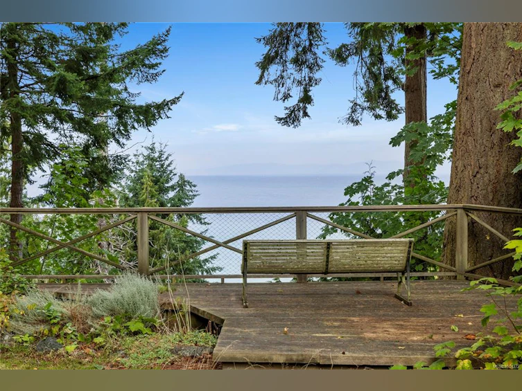5171 W Island Highway, Qualicum Beach, BC, V9K 1Z1 - 5